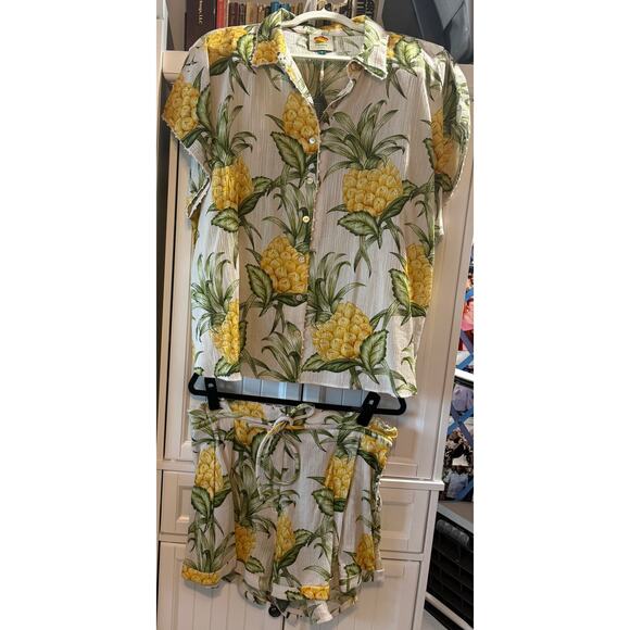 FARM Rio Tops - Farm Rio Delicate Pineapple Set Button-Up Shirt & shorts XL NWT